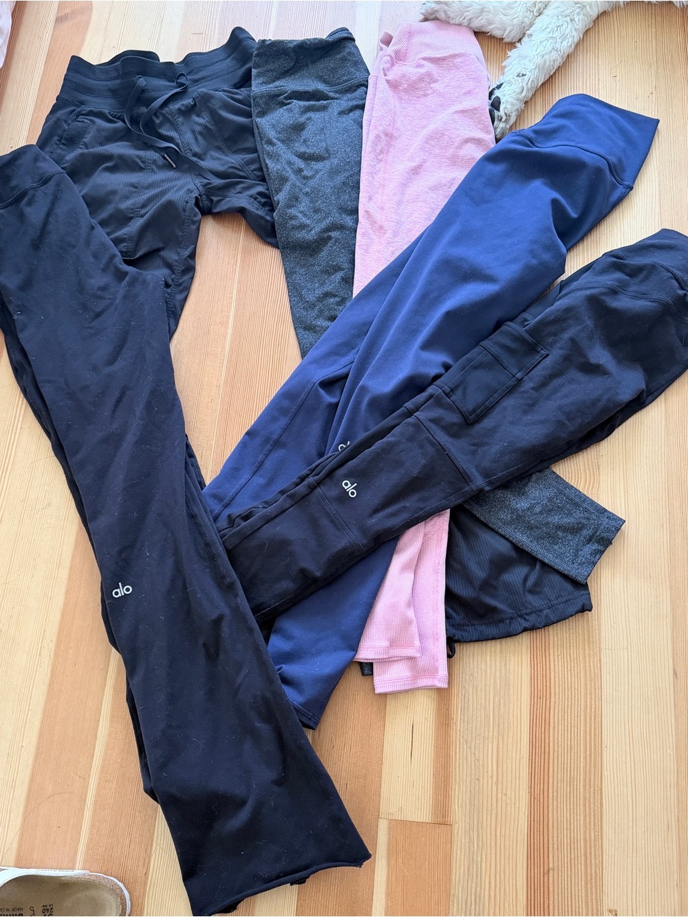 Bundle 6 pairs of leggings: 4 Alo, 1 lululemon, 1 garb luxe